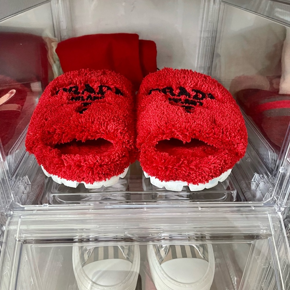 38 Prada Slides